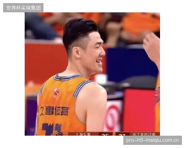 孙铭徽将遭遇刘铮的严防,上海队外线防守尖兵或改变战局。 孙铭徽将遭遇刘铮的严防,上海队外线防守尖兵或改变战局。